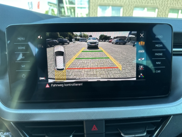 Fahrzeugabbildung SKODA Kamiq 1.0 TSI Tour AHK NAVI RFK SHZ LM LenkradHz