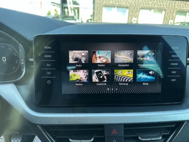 Fahrzeugabbildung SKODA Kamiq 1.0 TSI Tour AHK NAVI RFK SHZ LM LenkradHz