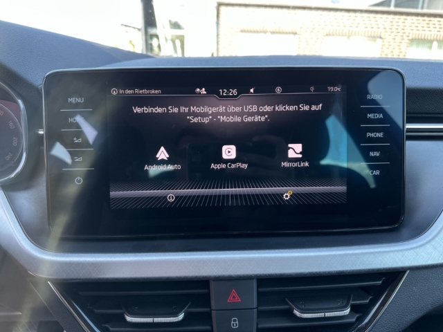 Fahrzeugabbildung SKODA Kamiq 1.0 TSI Tour AHK NAVI RFK SHZ LM LenkradHz