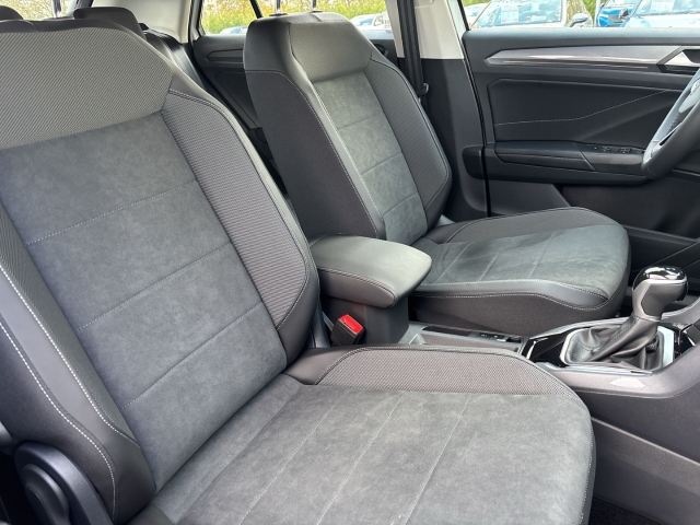 Fahrzeugabbildung Volkswagen T-Roc 1.5 TSI DSG Style LED+ ACC SHZ PDC AppConn