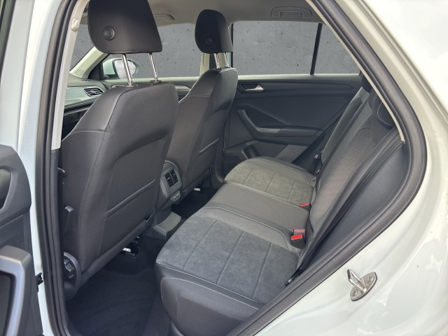 Fahrzeugabbildung Volkswagen T-Roc 1.5 TSI DSG Style LED+ ACC SHZ PDC AppConn