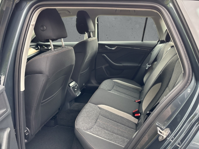 Fahrzeugabbildung SKODA Kamiq Style 1.0 TSI AHK Navi ACC PDCv+h SHZ LED