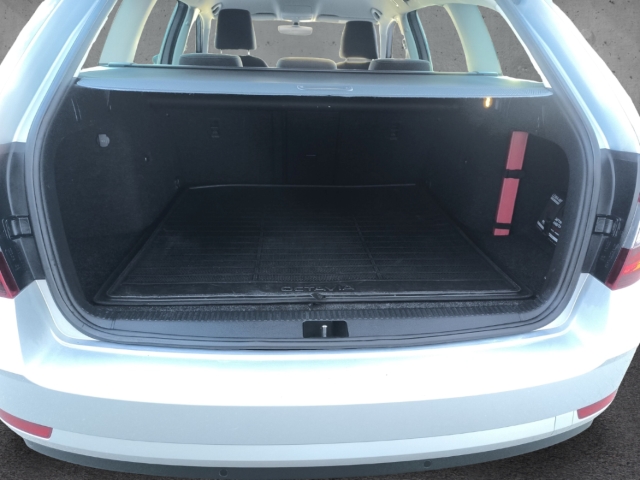 Fahrzeugabbildung SKODA Octavia Combi 1.5 TSI Soleil LED Navi Kamera