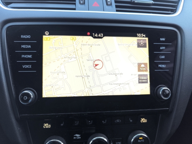 Fahrzeugabbildung SKODA Octavia Combi 1.5 TSI Soleil LED Navi Kamera