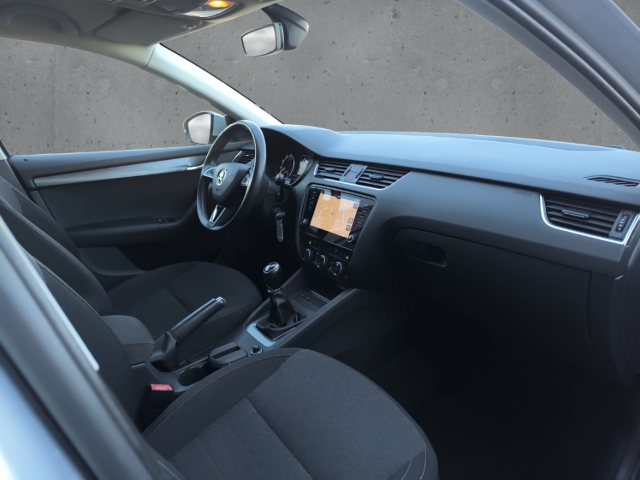 Fahrzeugabbildung SKODA Octavia Combi 1.5 TSI Soleil LED Navi Kamera