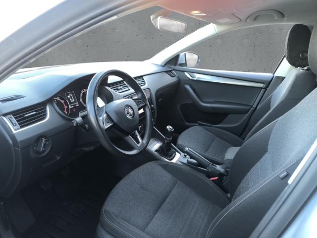 Fahrzeugabbildung SKODA Octavia Combi 1.5 TSI Soleil LED Navi Kamera