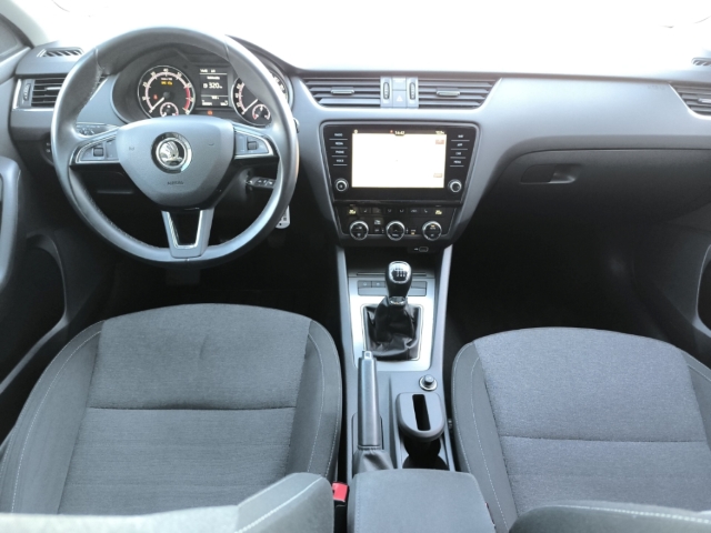 Fahrzeugabbildung SKODA Octavia Combi 1.5 TSI Soleil LED Navi Kamera