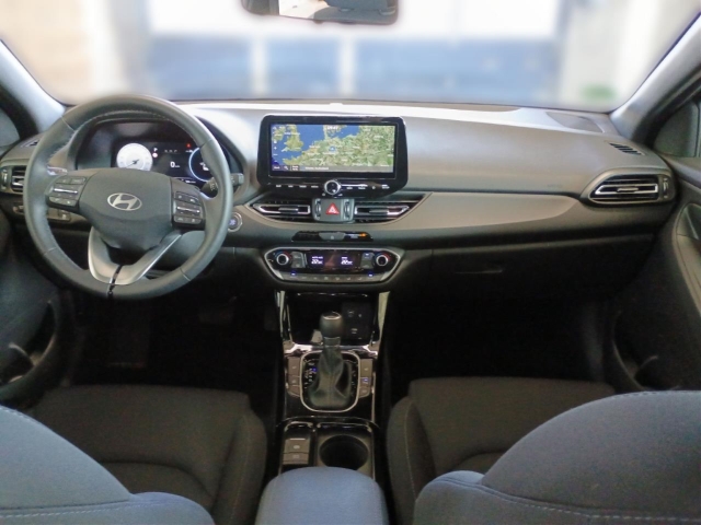 Fahrzeugabbildung Hyundai i30 FL 1.0 T-GDI DCT Advantage Plus Navi LED ACC Digitales Cockpit Allwetter