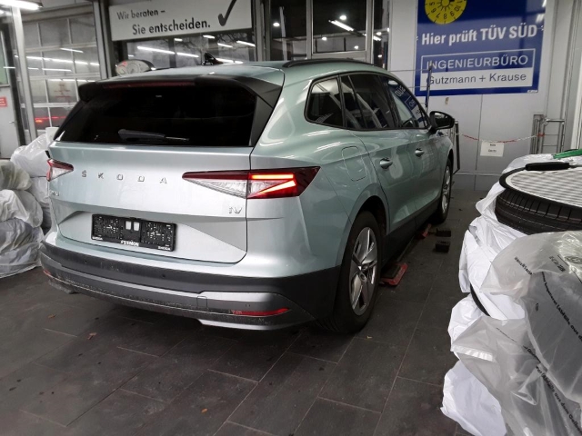 Fahrzeugabbildung SKODA Enyaq iV 50 Loft NAV SHZ LED ACC PDC R-Kam
