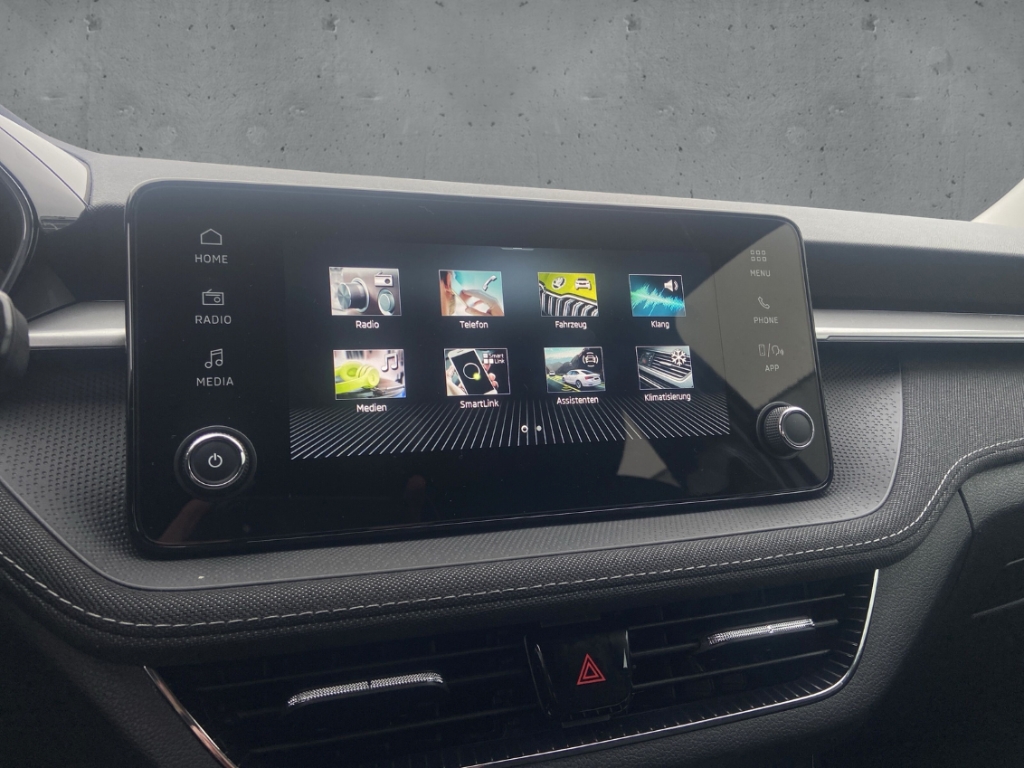 Fahrzeugabbildung SKODA Fabia 1.0 TSI SELECTION Klimaauto LED CarPlay