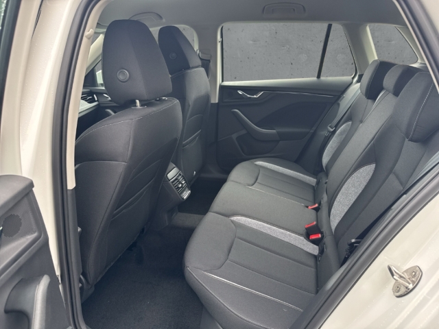 Fahrzeugabbildung SKODA Kamiq 1.0 TSI SELECTION LED SHZ Temp PDC Klima