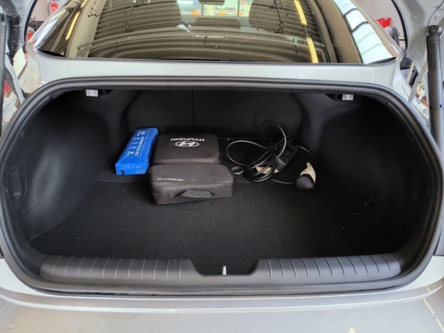 Fahrzeugabbildung Hyundai IONIQ 6 77,4kWh 4WD TECHNIQ Glasschiebedach HUD Navi Digitales Cockpit LED Blendfreies Fernl.