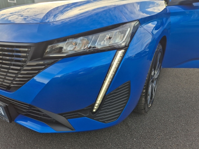 Fahrzeugabbildung Peugeot 308 1.2 PT130 Allure LED Nav Temp SHZ PDC Kamera