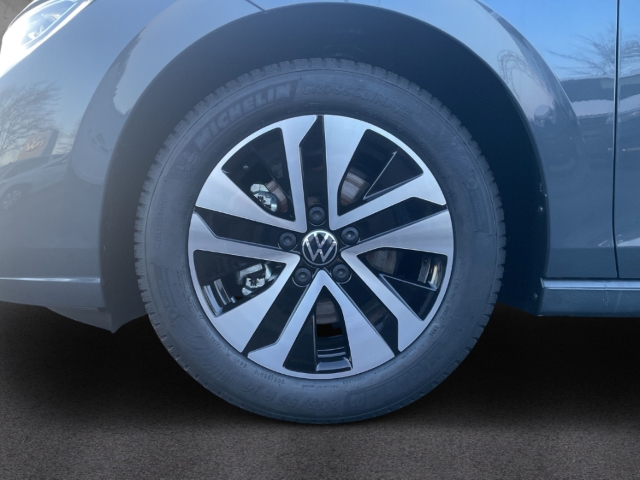 Fahrzeugabbildung Volkswagen Golf 1.5 TSI Energy LED AHK PDC GJR