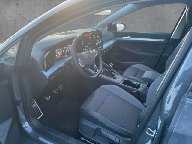 Fahrzeugabbildung Volkswagen Golf 1.5 TSI Energy LED AHK PDC GJR