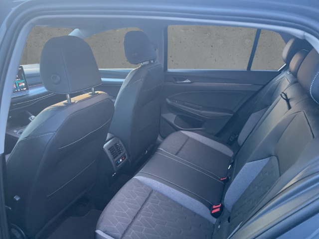 Fahrzeugabbildung Volkswagen Golf 1.5 TSI Energy LED AHK PDC GJR