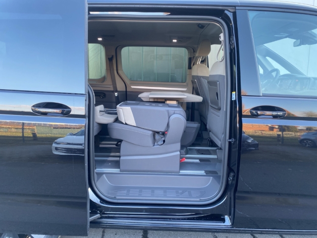 Fahrzeugabbildung Volkswagen T7 Multivan Goal 7-Sitzer LM19 EasyOpen LED Navi AHK