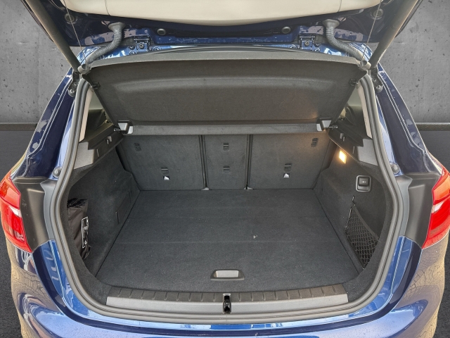 Fahrzeugabbildung BMW 218 Active Tourer i Sport Line Park-Assistent AHK-abnehmbar