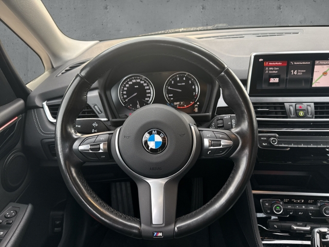 Fahrzeugabbildung BMW 218 Active Tourer i Sport Line Park-Assistent AHK-abnehmbar