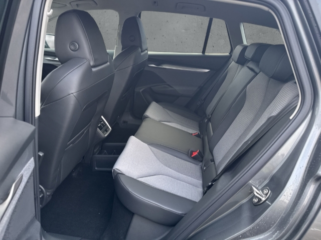 Fahrzeugabbildung SKODA Enyaq 60 Loft Clever-Paket AHK LED Navi PDC Klima