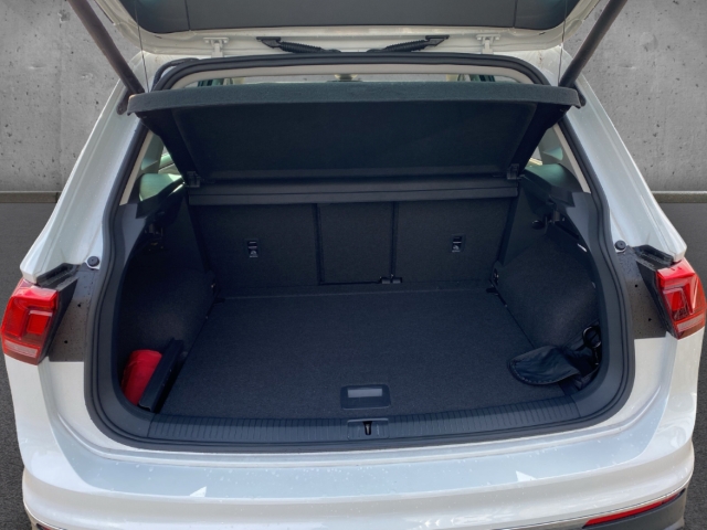Fahrzeugabbildung Volkswagen Tiguan TDI DSG Move AHK Navi ACC SHZ PDC Kamera