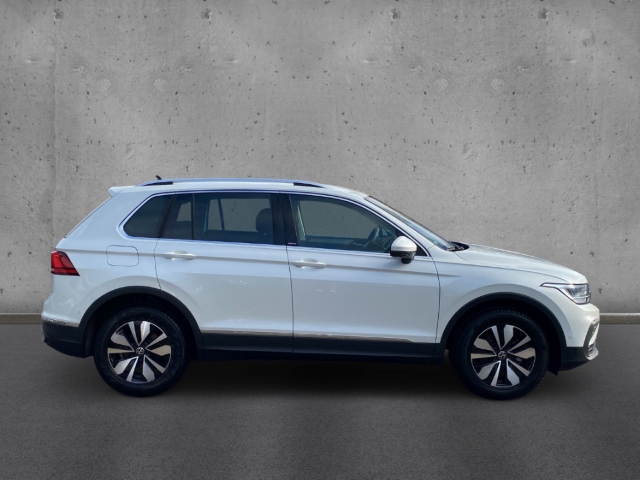 Fahrzeugabbildung Volkswagen Tiguan TDI DSG Move AHK Navi ACC SHZ PDC Kamera