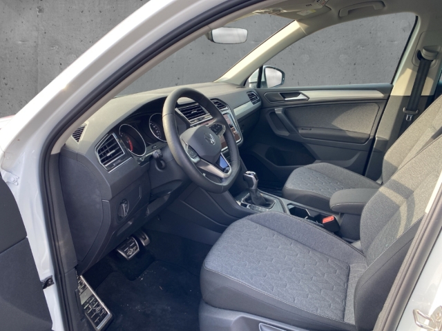 Fahrzeugabbildung Volkswagen Tiguan TDI DSG Move AHK Navi ACC SHZ PDC Kamera