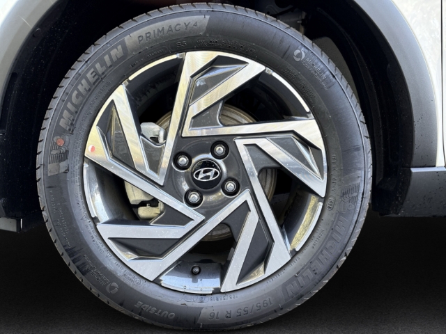 Fahrzeugabbildung Hyundai BAYON FL MY26 1.0 T-GDI DCT Blackline Navi Digitales Cockpit LED Apple CarPlay Android Auto