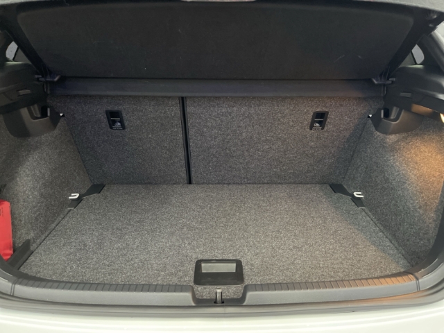 Fahrzeugabbildung Volkswagen Polo 2.0 TSI GTI RKam ACC Navi LED AID