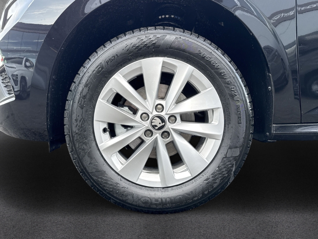 Fahrzeugabbildung SKODA Kamiq 1.0 TSI SELECTION LED SHZ Temp PDC Klima