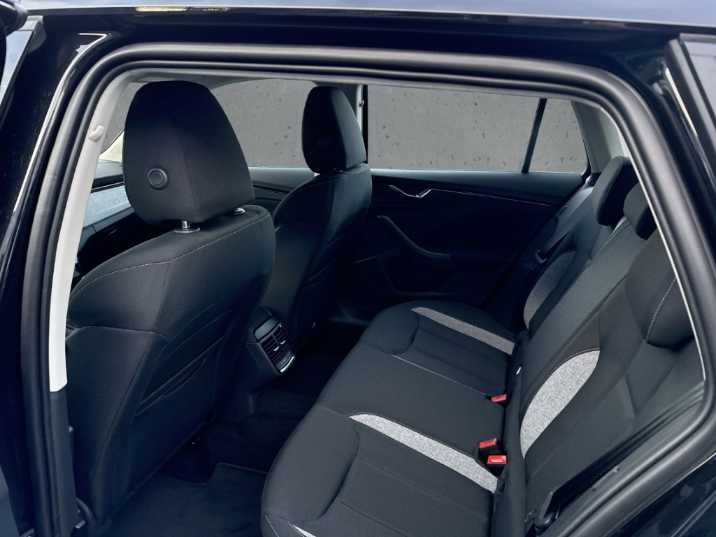 Fahrzeugabbildung SKODA Kamiq 1.0 TSI SELECTION LED SHZ Temp PDC Klima