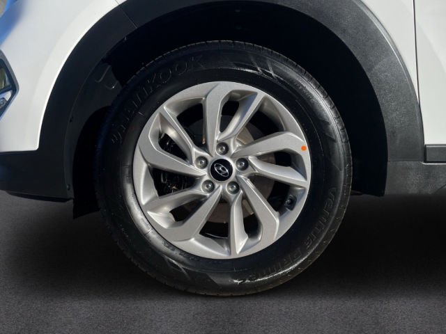 Fahrzeugabbildung Hyundai TUCSON 1.7 CRDi Intro Edition Nav SHZ LHZ Kamera