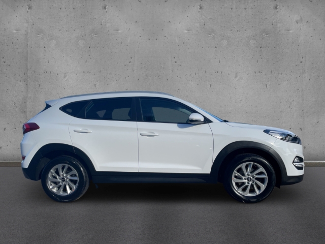 Fahrzeugabbildung Hyundai TUCSON 1.7 CRDi Intro Edition Nav SHZ LHZ Kamera