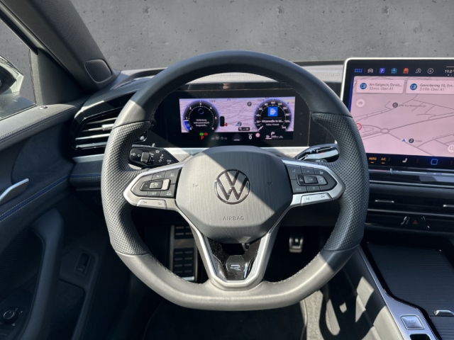 Fahrzeugabbildung Volkswagen Passat R-line 2.0 TDI R-Line Business Premium HUD Keyless