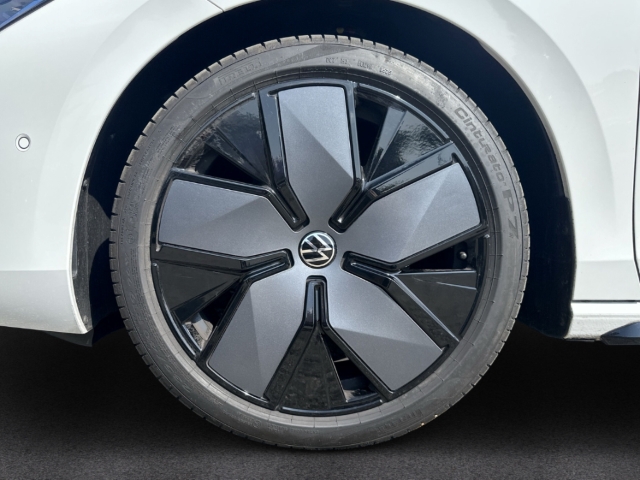 Fahrzeugabbildung Volkswagen Passat R-line 2.0 TDI R-Line Business Premium HUD Keyless