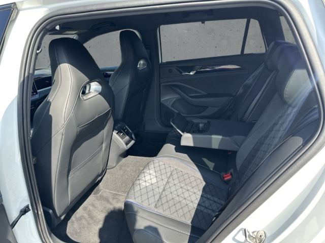 Fahrzeugabbildung Volkswagen Passat R-line 2.0 TDI R-Line Business Premium HUD Keyless