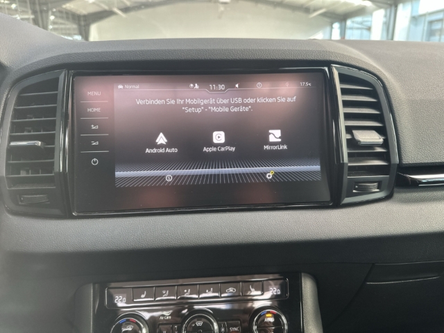 Fahrzeugabbildung SKODA Karoq 2.0 TSI DSG Sport 4x4 AHK PANO STHZ NAVI Allrad Keyless Entry Rückfahrkam.