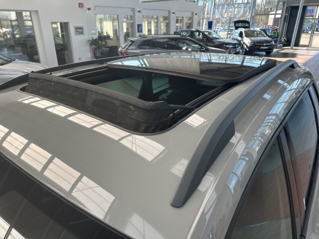 Fahrzeugabbildung SKODA Karoq 2.0 TSI DSG Sport 4x4 AHK PANO STHZ NAVI Allrad Keyless Entry Rückfahrkam.