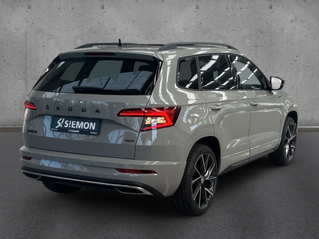 Fahrzeugabbildung SKODA Karoq 2.0 TSI DSG Sport 4x4 AHK PANO STHZ NAVI Allrad Keyless Entry Rückfahrkam.
