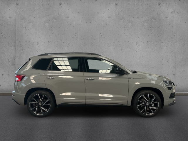 Fahrzeugabbildung SKODA Karoq 2.0 TSI DSG Sport 4x4 AHK PANO STHZ NAVI Allrad Keyless Entry Rückfahrkam.