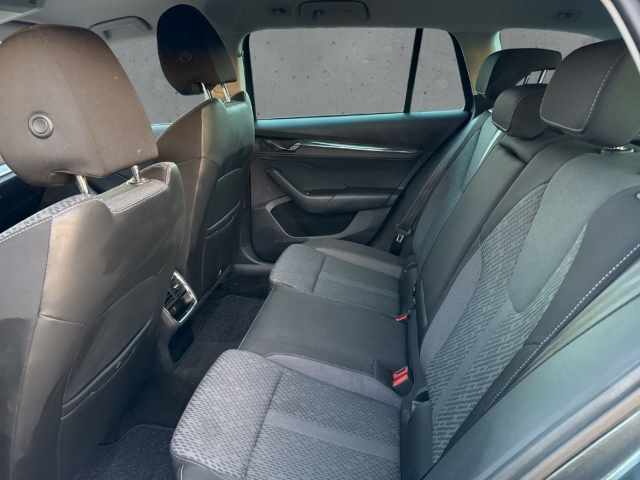 Fahrzeugabbildung SKODA Octavia Combi iV 1.4 Style Navi elektr.Heck SHZ PDC SideAssist