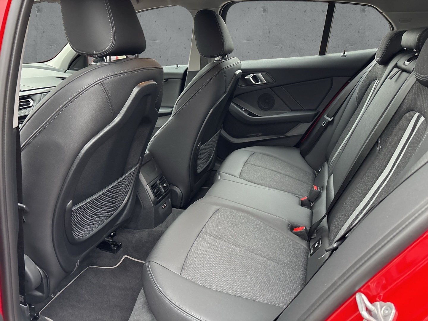 Fahrzeugabbildung BMW 118 i Sport Line ShadowLine AdaptLED Navi PDC