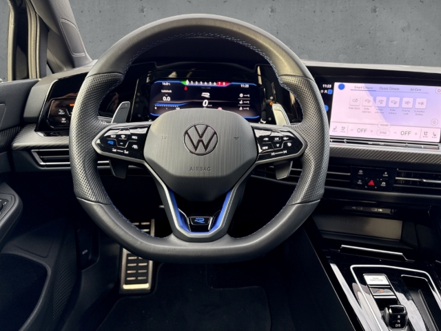 Fahrzeugabbildung Volkswagen Golf R 20 Years IQ.LIGHT Akra Carbon 270kmh RKam