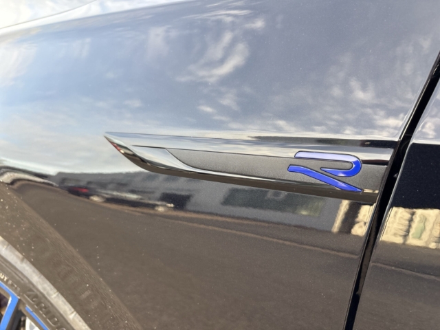 Fahrzeugabbildung Volkswagen Golf R 20 Years IQ.LIGHT Akra Carbon 270kmh RKam