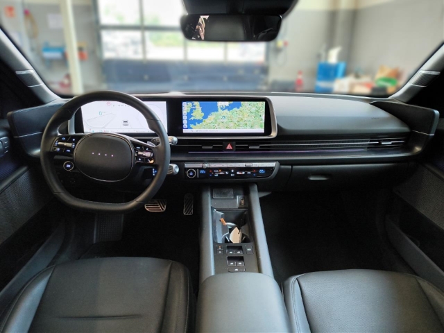 Fahrzeugabbildung Hyundai IONIQ 6 77,4kWh 4WD UNIQ HUD Navi Digitales Cockpit Memory Sitze Soundsystem Bose