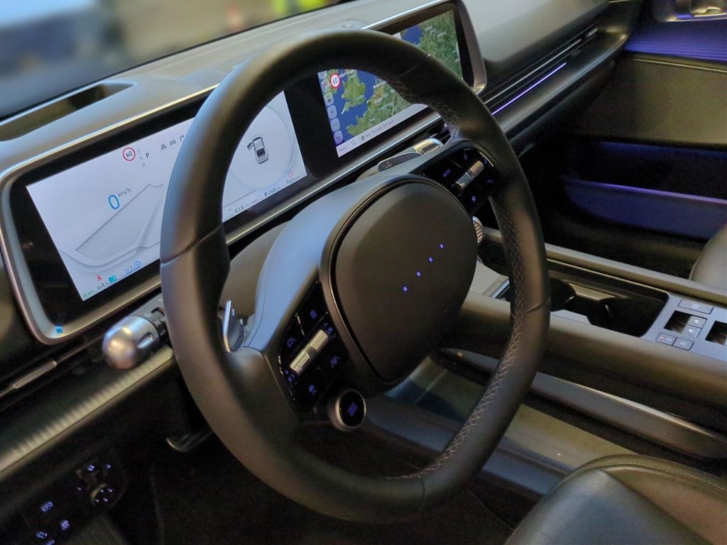 Fahrzeugabbildung Hyundai IONIQ 6 77,4kWh 2WD UNIQ Digi-Spiegel HUD Navi Digitales Cockpit Memory Sitze Soundsystem