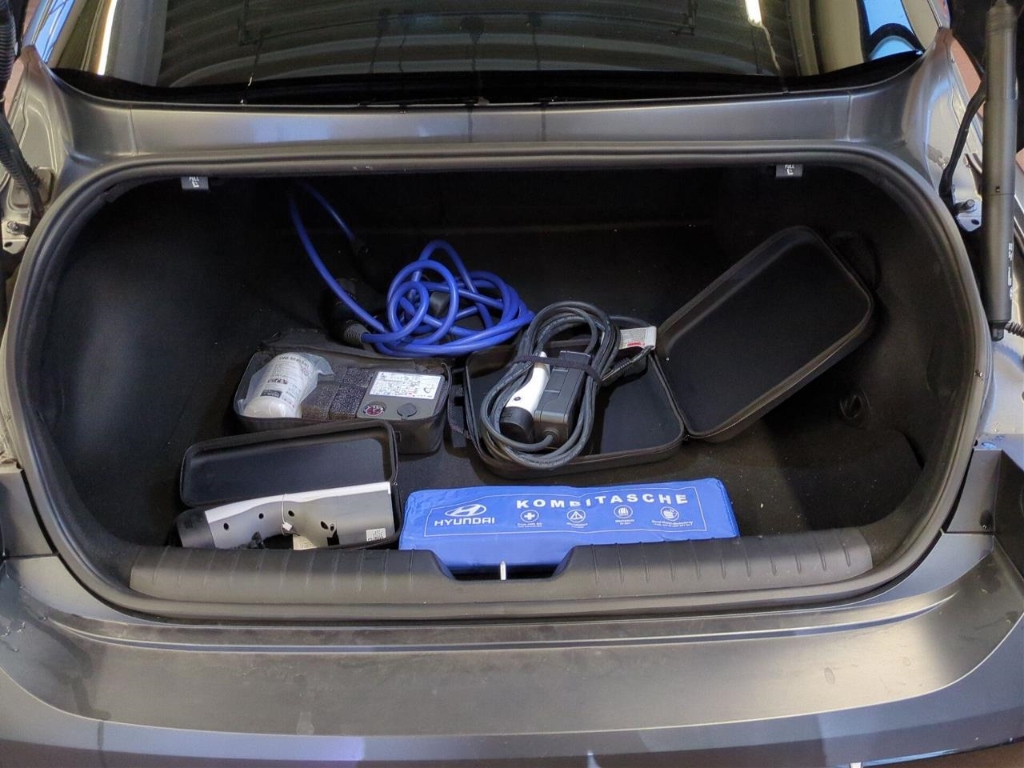 Fahrzeugabbildung Hyundai IONIQ 6 77,4kWh 2WD UNIQ Digi-Spiegel HUD Navi Digitales Cockpit Memory Sitze Soundsystem