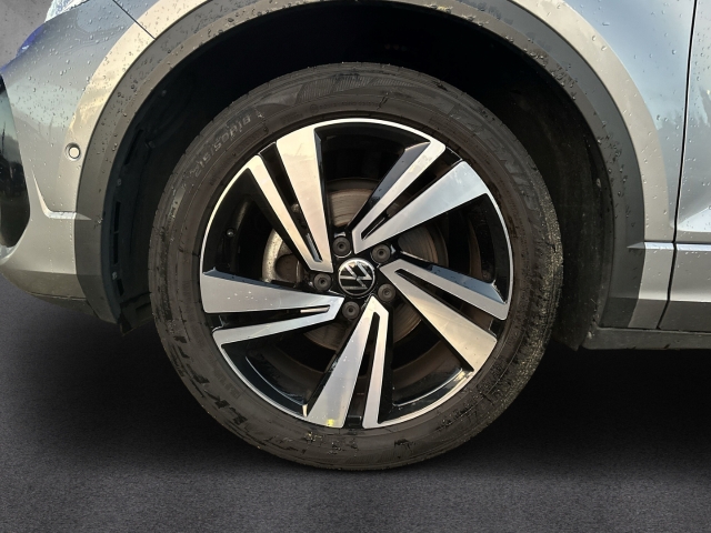 Fahrzeugabbildung Volkswagen T-Roc 1.5 TSI DSG R-Line AHK IQ.LIGHT EasyOpen