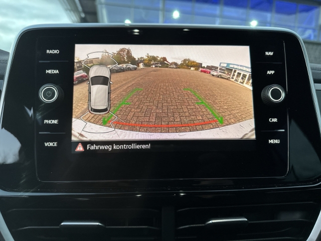 Fahrzeugabbildung Volkswagen T-Roc 1.5 TSI DSG R-Line AHK IQ.LIGHT EasyOpen