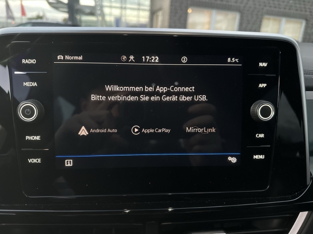 Fahrzeugabbildung Volkswagen T-Roc 1.5 TSI DSG R-Line AHK IQ.LIGHT EasyOpen